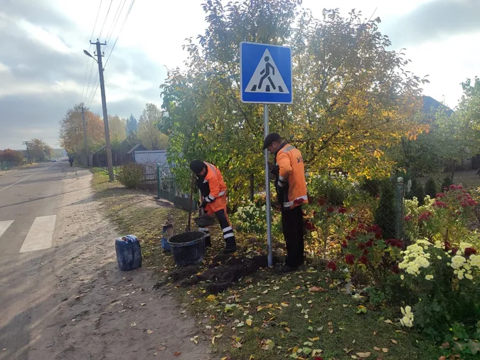 Латають ями і малюють розмітку: на Волині ремонтують дороги (фото)