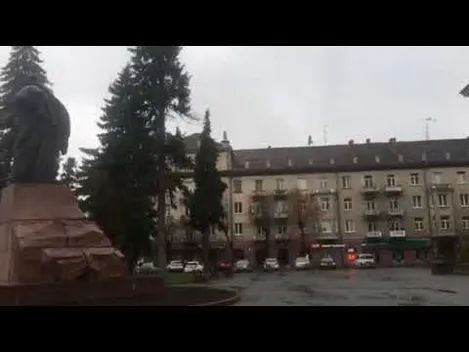Перший сніговик та мерзлі троянди: на Волині випав сніг (фото)