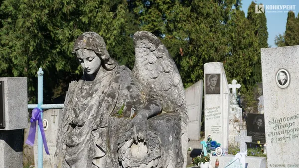 «У Бога всі живі, у нього немає мертвих»: як лучани проводять поминальну неділю (фото)