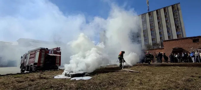 На Волині рятувальники влаштували навчання у педколеджі (фото, відео)
