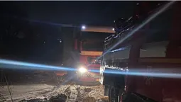 У Луцькому районі фура застрягла у снігу й перекрила дорогу (фото)