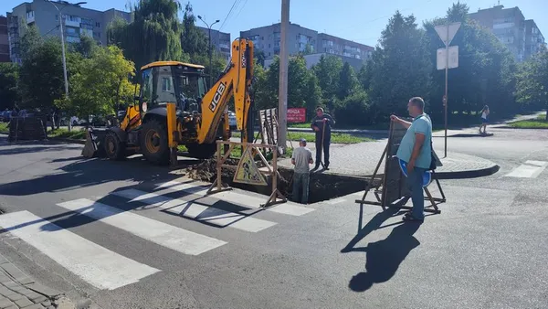 У Луцьку ремонтують тепломережі: як місто готується до опалювального сезону (фото, відео)