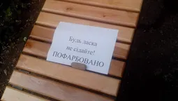 Біля істфаку в Луцьку встановили лавки (фото, оновлено) 