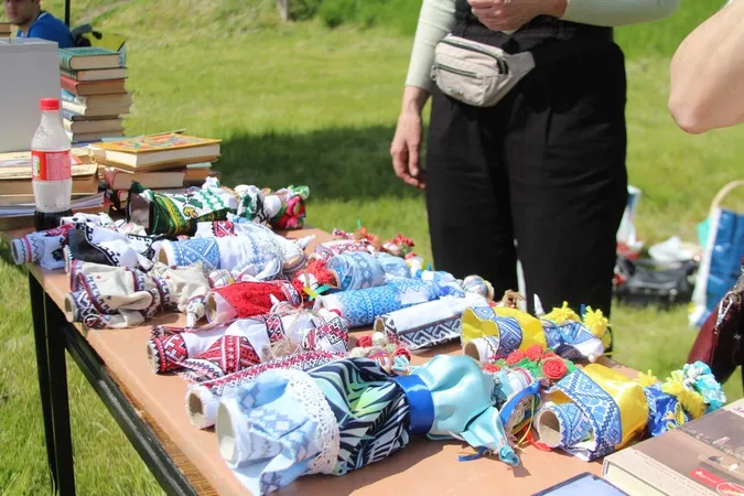 Купляй книгу – допомагай ЗСУ: на Волині на благодійному ярмарку зібрали понад 26 тисяч гривень (фото)