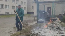 У Луцьку муніципали покарали двірника, який задимів проспект Відродження (фото)