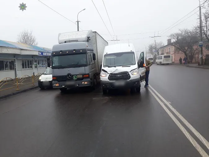 Ожеледиця і туман на Волині: три автівки злетіли в кювет