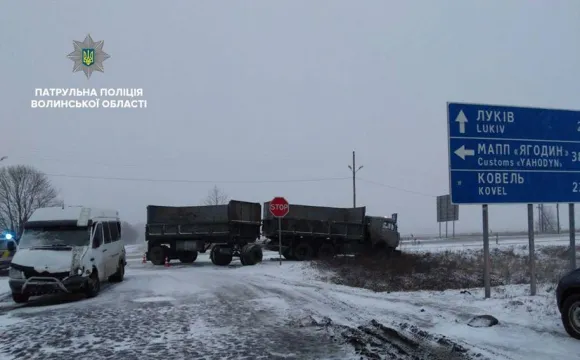 На Волині внаслідок ДТП травмувалось двоє людей