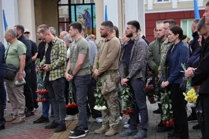 Небо плакало: у Луцьку відбулося прощання з трьома Героями Євгенієм Садовським, Олегом Чернюком та Олександром Смалюхом