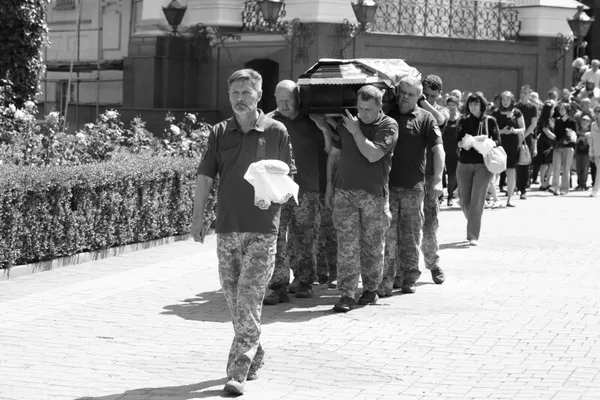 У Луцьку провели в останню дорогу військового Антона Оконя (фото)