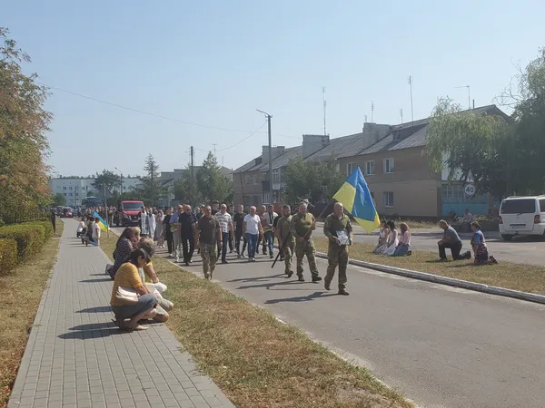 На Маневиччині прощались із захисником Володимиром Михайловим (фото)
