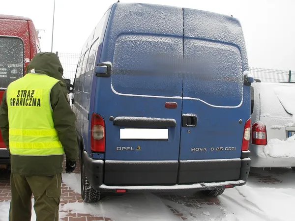 На «Устилузі» затримали авто з контрабандними цигарками на 3 мільйони (фото)