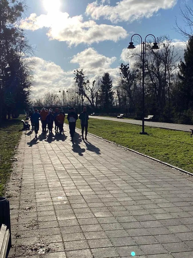 Уже традиція: у луцькому парку зібралися місцеві бігуни