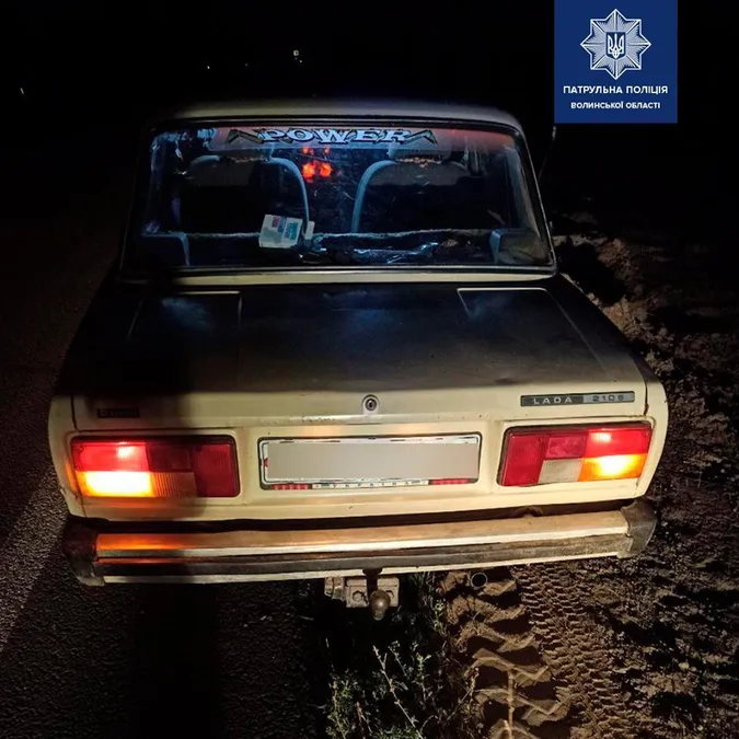 Їхав на «жигулях» з відчиненими дверима: на Волині спіймали п’яного водія
