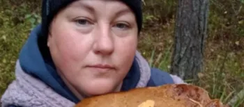 «Це найбільші гриби в моєму житті»: у лісі на Волині жінка знайшла 10 грибів-велетнів (фото)