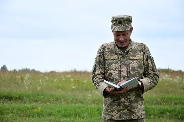 Як губернатор Волині «відстрілявся» перед журналістами з «калаша» (фото, відео)