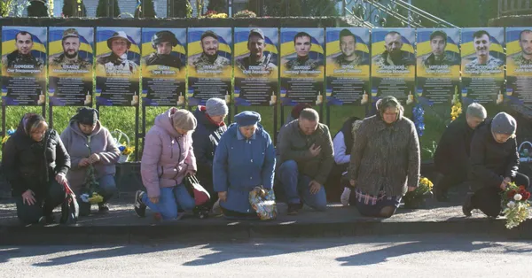 «Куди ж ти, сину, йдеш…»: Рожищенська громада провела в останню дорогу захисника Сергія Беня (фото)