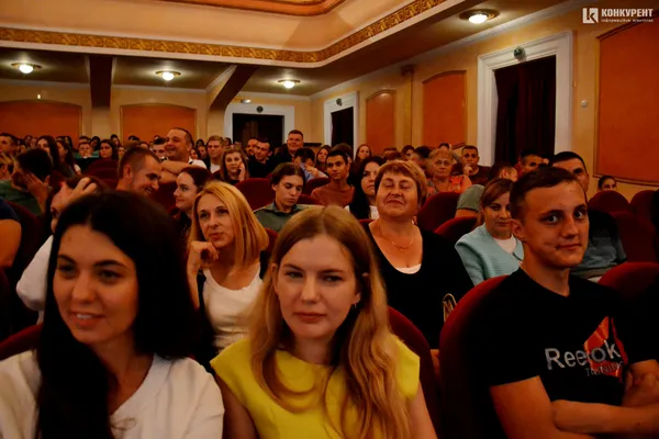McDonald’s, тверк і фокуси: якою була третя гра волинської студентської «Ліги сміху» (фото)