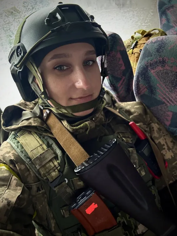 Волинянка пішла на фронт, щоб бути поруч із чоловіком: історія медикині 100-ї бригади
