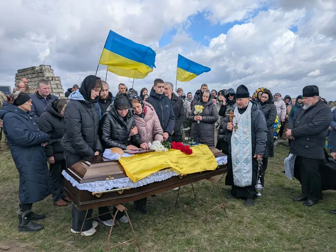 Назавжди 50: на Волині попрощалися із загиблим воїном Володимиром Омельчуком (фото)