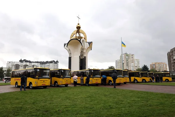 Дев’ять громад Волині отримали нові шкільні спецавтобуси (фото)
