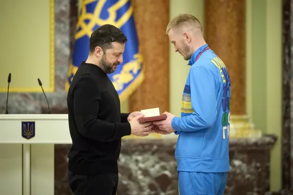 Волинянина Дмитра Суярка відзначили державною нагородою за успіхи на Паралімпіаді-2026 (фото)