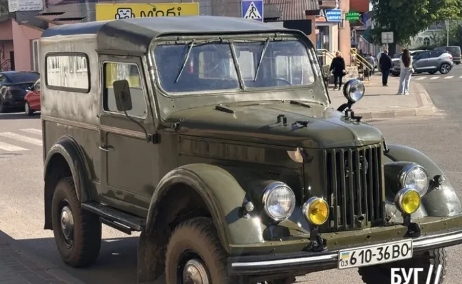 Наче з кіно: у Володимирі помітили легендарний ГАЗ із 50-х (фото)