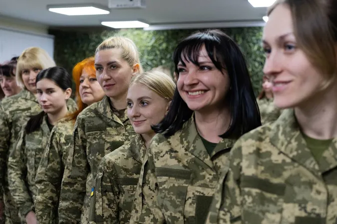 У ЗСУ вперше почали видавати жіночу військову форму (фото)