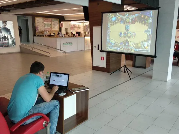 У луцькому «Промені» відбулася битва з «Hearthstone Witchwood monster hunt»*