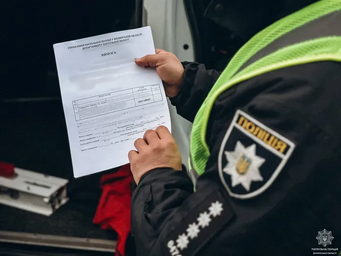 На Волині патрульні щоденно фіксують недоліки на дорогах (фото)