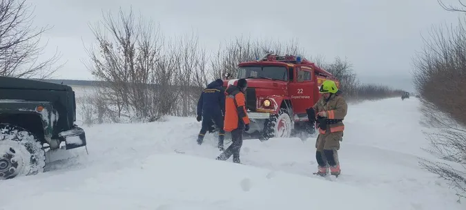 Снігова пастка: на Волині застрягли 14 авто (фото)