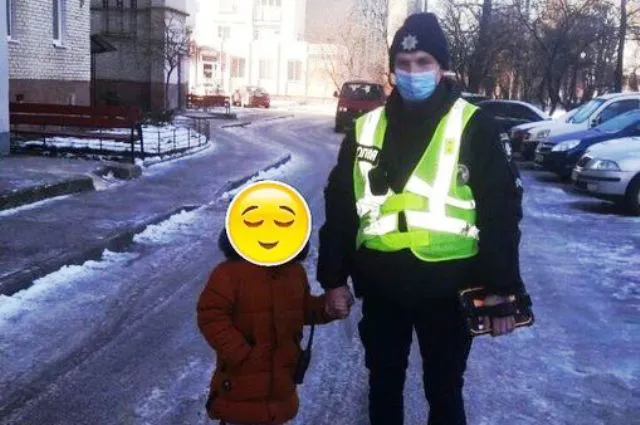 «Сам удома» по-луцьки: водій маршрутки передав патрульним загубленого хлопчика (відео)