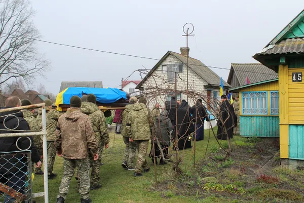 На Волині провели в останню дорогу Героя Ярослава Міщука (фото)