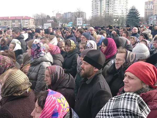 У Луцьку прихильники УПЦ (МП) просять захисту (фото, оновлюється)