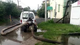 На Волині дощі залили три райони: рятувальники відкачують воду (фото)