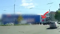 У Луцьку водій на очах у патрульних «пролетів» перед пішоходами (відео)