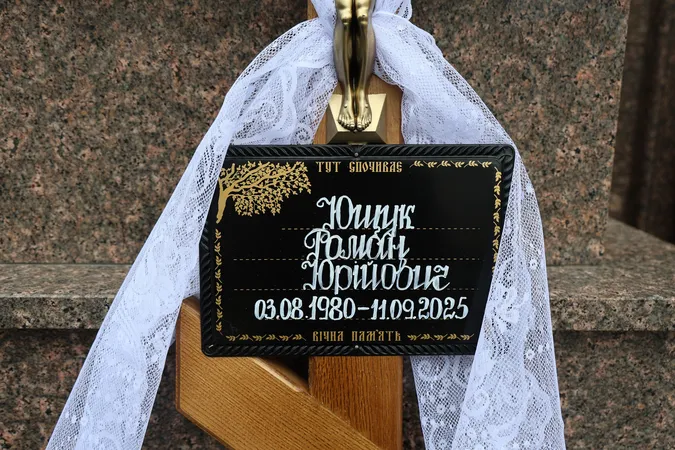 У Луцьку попрощалися із загиблим воїном Романом Ющуком (фото)