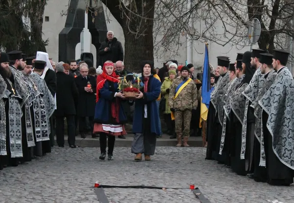 У Луцьку урочистою ходою вшанували пам'ять жертв Великого Голоду (фото)
