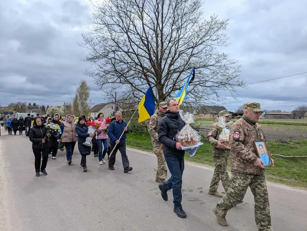 Не встиг створити сім'ю із коханою: на Волині попрощалися з воїном Дмитром Новосадом (фото)