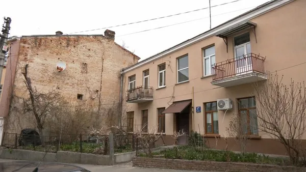 Скільки років найстарішому будинку Луцька і хто у ньому живе (відео)