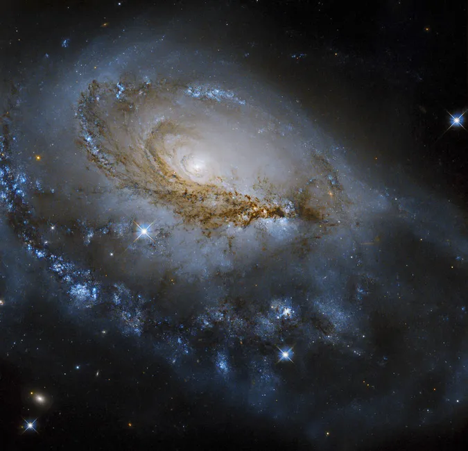 Hubble показав спіральну галактику у сузір’ї Жираф