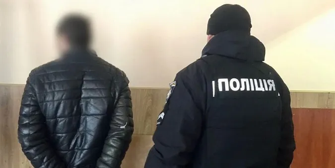 На Київщині чоловік катував 4-річну дитину своєї коханки