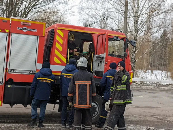 Загорівся матрац: у Луцьку гасили пожежу в гуртожитку (фото, відео)