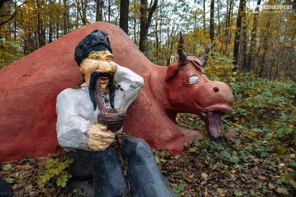 За 60 кілометрів від Луцька серед дерев і ставків заховався парк забутих фігур (фото)