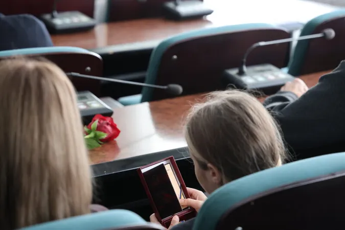 У Луцьку родинам загиблих захисників України вручили державні нагороди (фото)