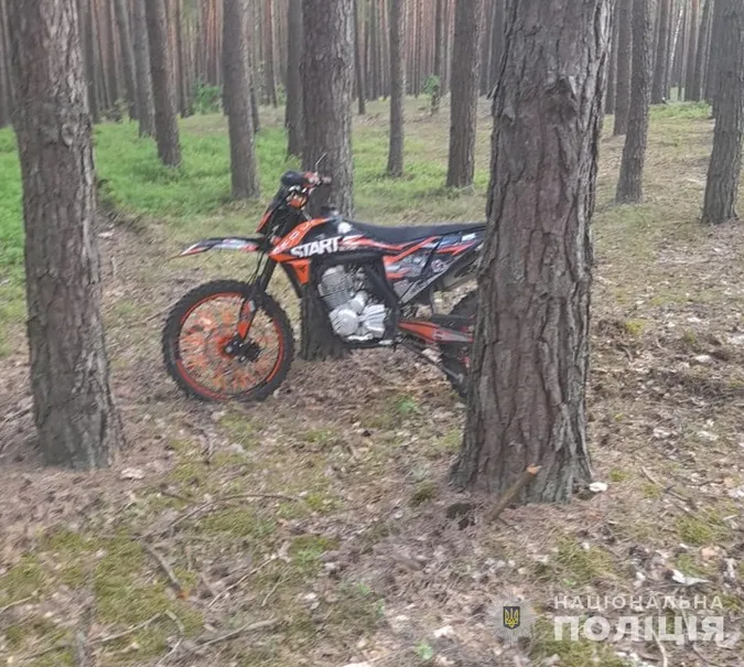 Врізався у дерево: на Волині в ДТП загинув 15-річний мотоцикліст (фото)