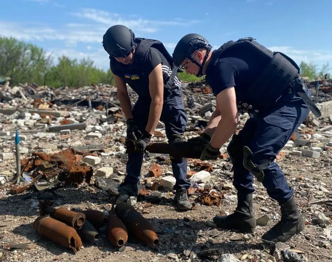 На Донеччині волинські піротехніки майже за тиждень вилучили понад 300 боєприпасів (фото)