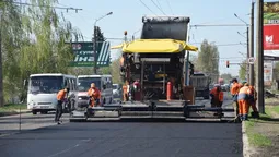 У Луцьку ремонтують дороги та прибудинкові території (фото)