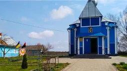 Біля церкви в Мизовому встановили банер Героям України (фото)