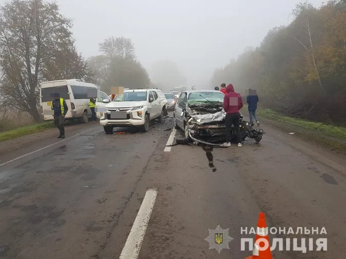На трасі Ковель-Луцьк Renault в’їхало в Mitsubishi (фото)