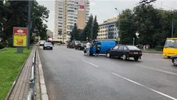 У центрі Луцька – аварія: зіткнулися дві автівки (фото)